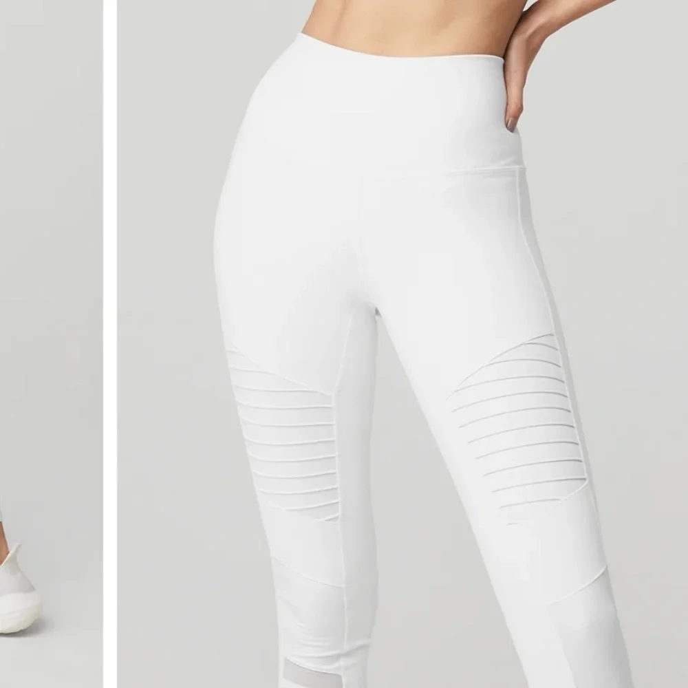 ALO Yoga alo white